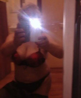 Со мной ты откроешь новые грани наслаждения и узнаешь себя по-настоящему. Страстные поцелуи, игривые ласки, экстазные оргазмы - все это я гарантирую тебе в самой живописной столице, Москве.
🔥 Мои услуги превосходят все ожидания: классический секс, оральные ласки, глубокий минет, эротический массаж, анальные игры и многое другое.
💋 Мои отзывы говорят сами за себя: мои клиенты любят мою нежность, страсть и готовность исполнять самые сокровенные фантазии.
📷 Никаких фотошопов - на моих фото я настолько же горяча и сексуальна, сколько и в реальной жизни. Приготовься окунуться в мир страсти и наслаждения со мной. Жду тебя в Москве, чтобы подарить тебе незабываемые мгновения блаженства. 5918, 46 лет